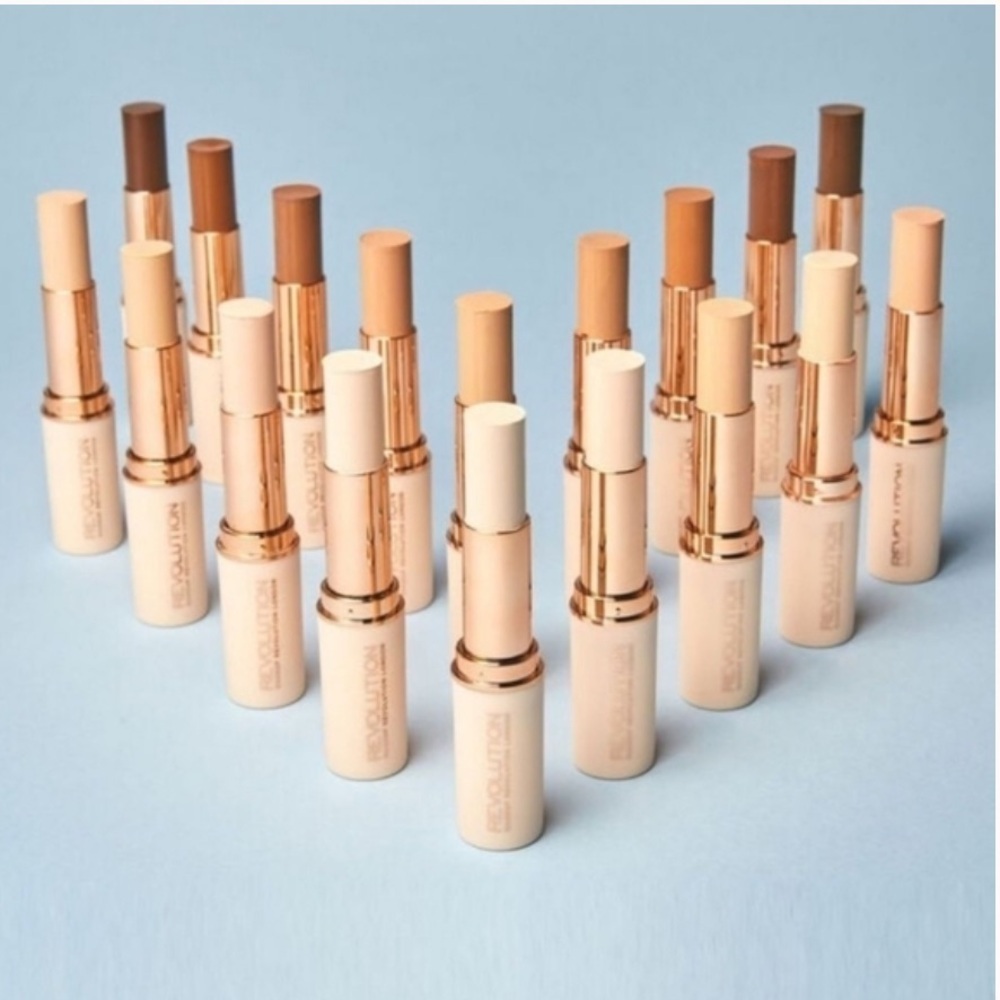 Makeup Revolution Fast Base Stick Foundation NIP